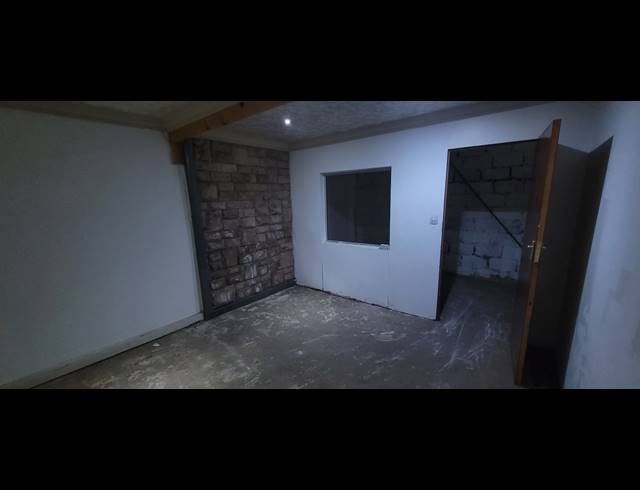 1,000M² WAREHOUSE TO LET IN RIVERSIDE PARK